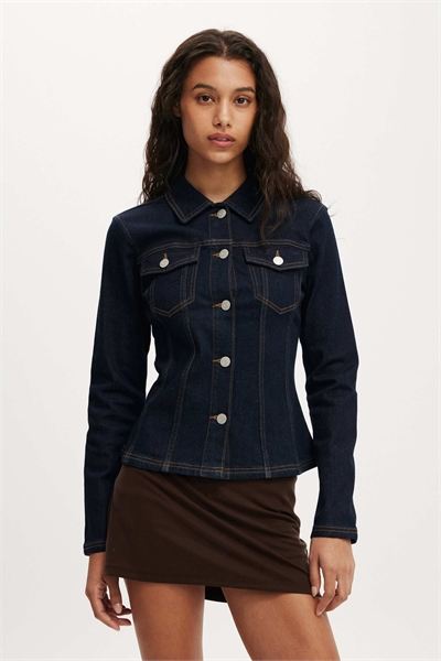 Джинсовая куртка приталенного кроя артикул 155874981