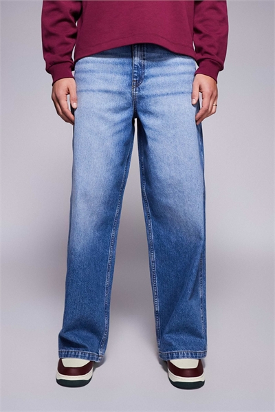 Джинсы свободного кроя артикул 142542549