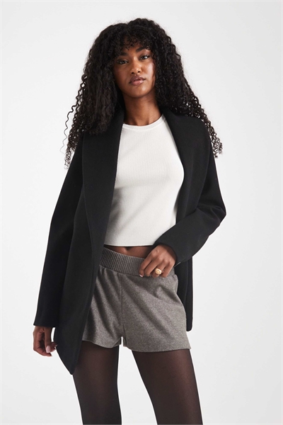 Короткое пальто с поясом артикул 150146330