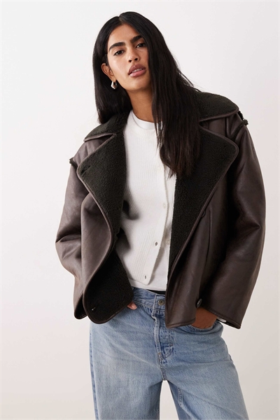 Двусторонняя куртка из искусственной овчины темно-коричневого цвета артикул 150938480