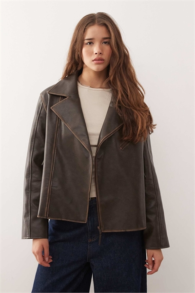 Кожаная куртка-косуха прямого кроя артикул 148808433