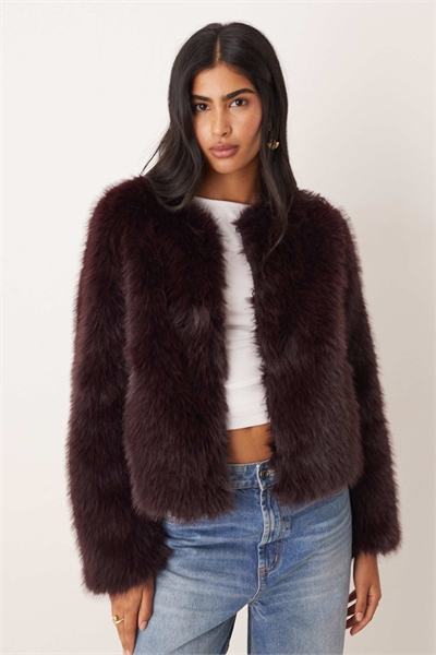 Куртка без воротника из искусственного меха артикул 149323283