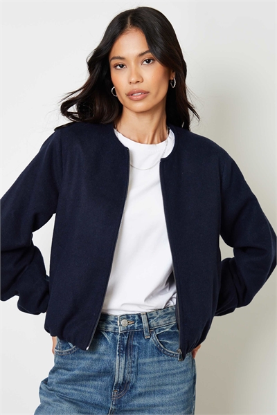 Куртка-бомбер с ворсистой отделкой и волнистым подолом артикул 152719368