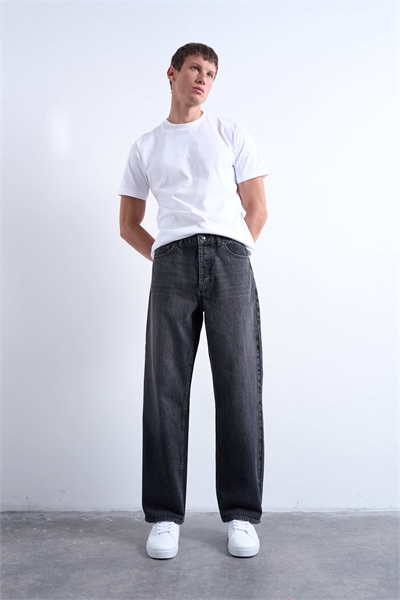 Джинсы свободного кроя из плотной ткани артикул 147760480