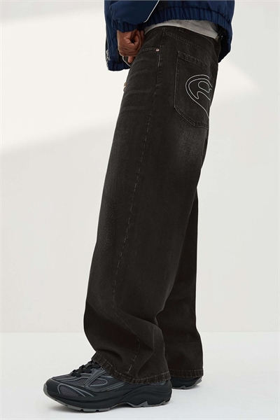 Джинсы с расклешенными брючинами и вышивкой артикул 155532782