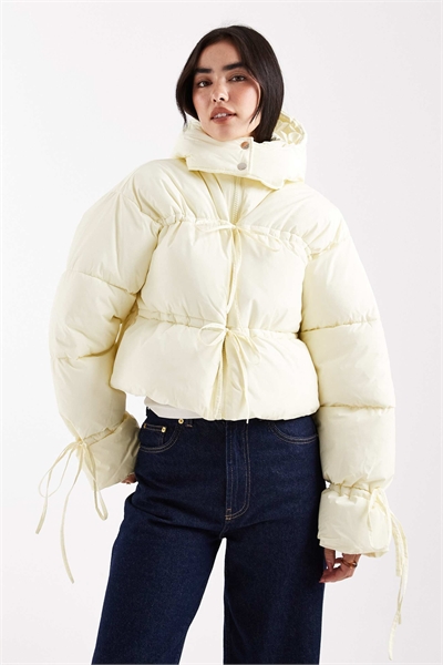 Пуховик с завязками артикул 150368430