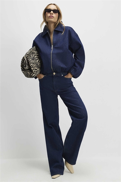 Бомбер из денима с сборками по низу артикул 155894743