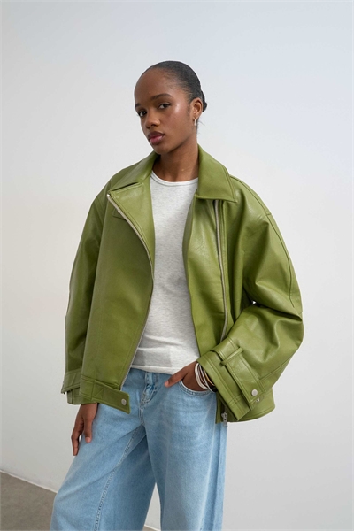 Куртка-косуха из искусственной кожи с воротником-воронкой артикул 149656963