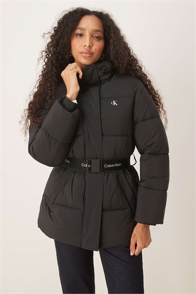 Пуховик средней длины с поясом артикул 148565525