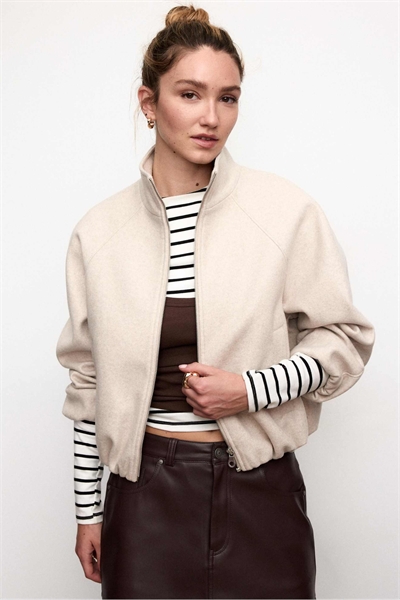 Куртка-бомбер с мягкой текстурой артикул 154708775