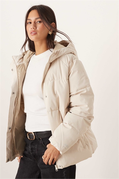 Пуховик с капюшоном артикул 151560373