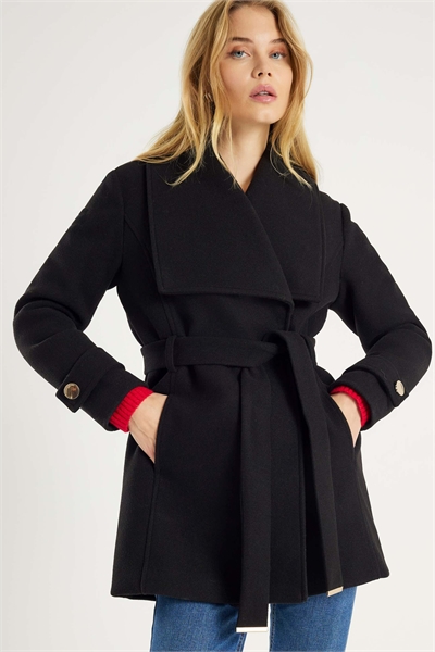 Пальто с широким воротником, завязывающееся на поясе артикул 153931767