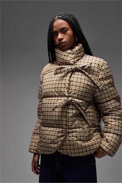 Пуховик с завязками на бантиках артикул 149148558