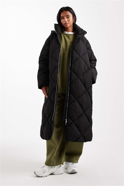 Стеганое пальто-пуховик макси с капюшоном артикул 143262060