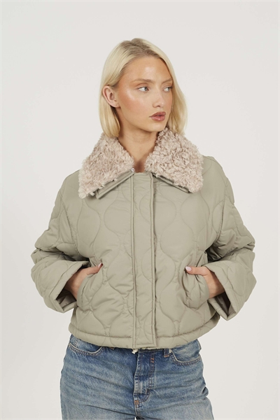 Куртка из ткани «лук» с воротником из искусственного меха артикул 151390909