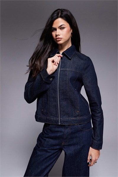 Джинсовая куртка облегающего кроя с застежкой-молнией спереди артикул 152352915