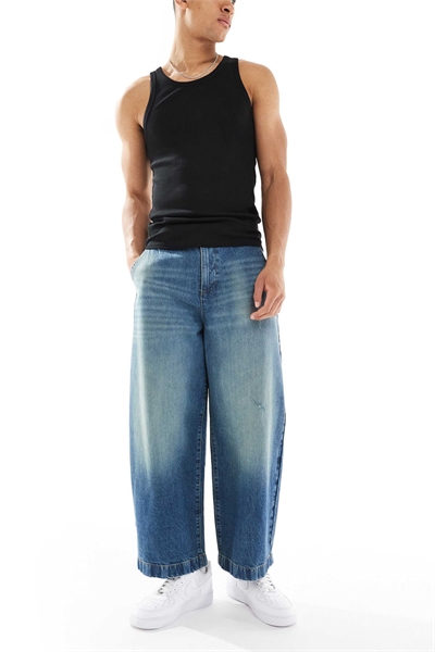 Джинсы с зауженными брючинами артикул 141067554