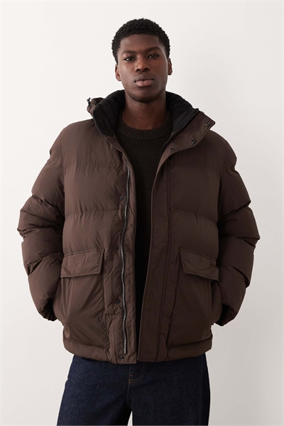Нейлоновая пуховая куртка коричневого цвета артикул 147380420