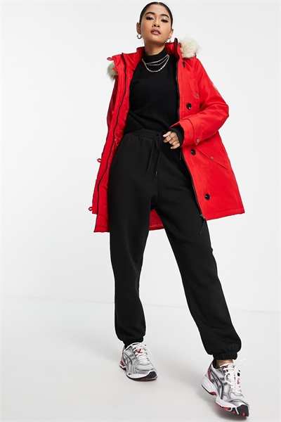 Парка с капюшоном с подкладкой из искусственного меха красного цвета артикул 2017632