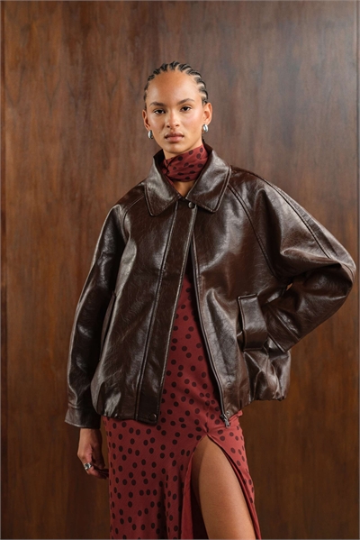 Бомбер свободного кроя под кожу артикул 151526042