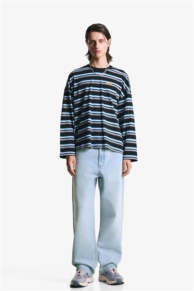 Джинсы свободного кроя с заклепками артикул 152124129