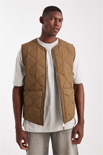 Камбелл утепленный жилет коричневого цвета артикул 150559202
