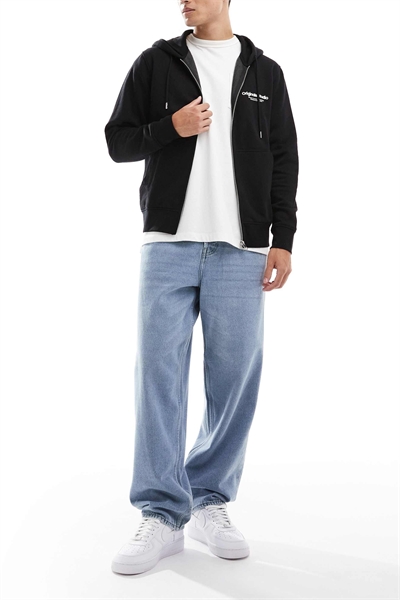 Джинсы свободного кроя артикул 148971246