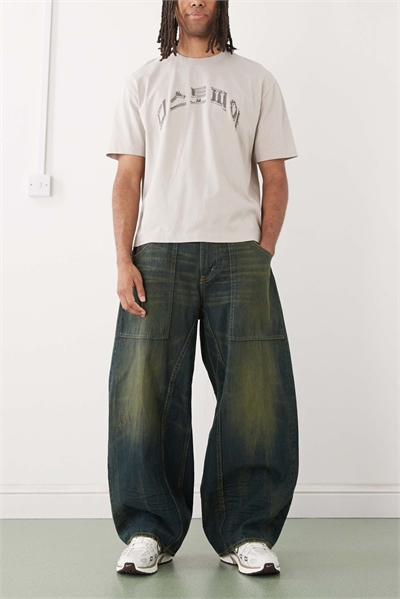 Не знаю, джинсы-скетчеры с очень широким кроем артикул 148443838