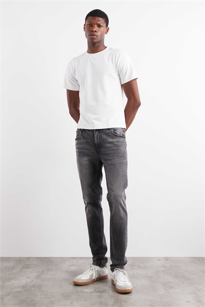 Узкие джинсы артикул 146140336