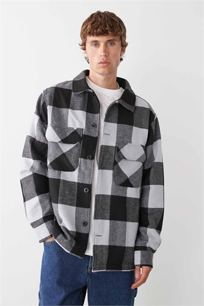 Куртка-рубашка в черно-серую клетку артикул 150331282