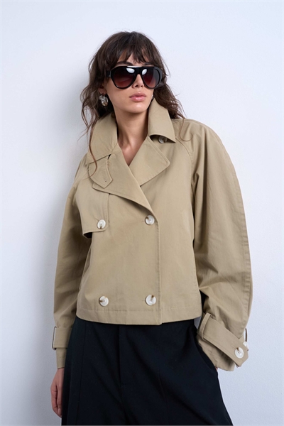 Короткий тренч из хлопка с рукавами овальной формы артикул 149594160