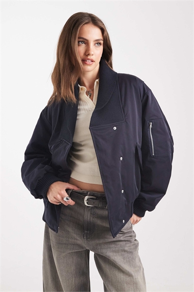 Бомбер с вязаным воротником артикул 145392149