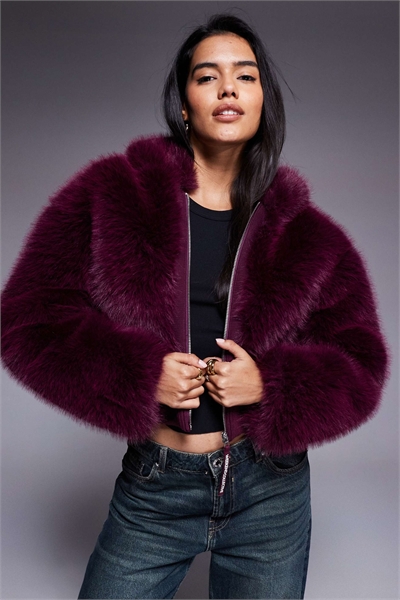 Короткое пальто из искусственного меха Weekend Collective в сливовом цвете артикул 143301044