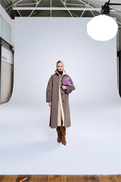 Длинный тренч с складками артикул 151220568