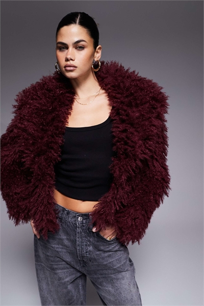 Эксклюзивная куртка из искусственного монгольского меха с объемным воротником артикул 149050441