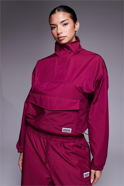 Коллекция Weekend Координационная нейлоновая ветровка с воротником-воронкой бордового цвета артикул 153364710