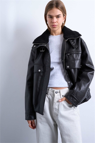 Бомбер из искусственной кожи с воротником-воронкой и меховой отделкой артикул 147865950