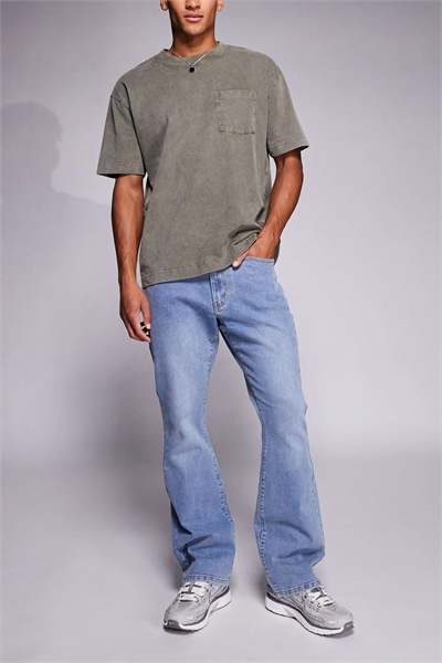 Джинсы из тонкой джинсовой ткани с зауженными брючинами и светлым оттенком синего цвета артикул 147013141