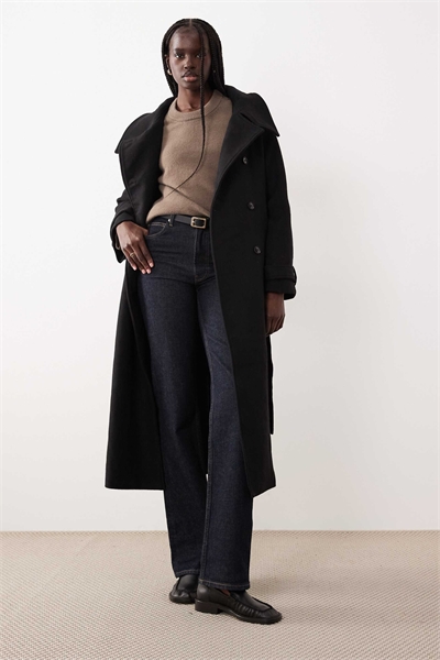 Шерстяное пальто миди с поясом и воротником-воронкой черного цвета артикул 151999854