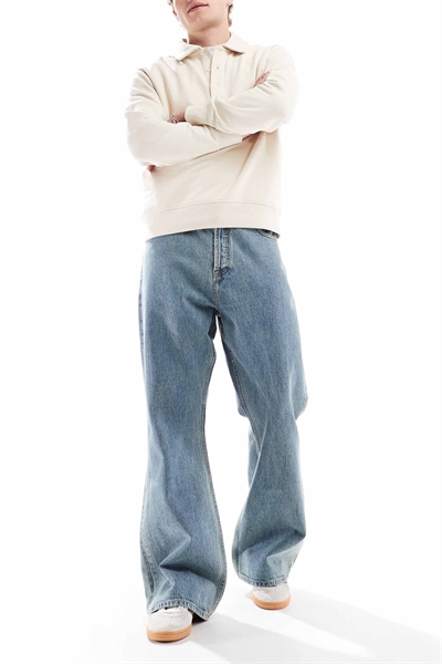 Джинсы с расколом и зауженными книжками артикул 146856686