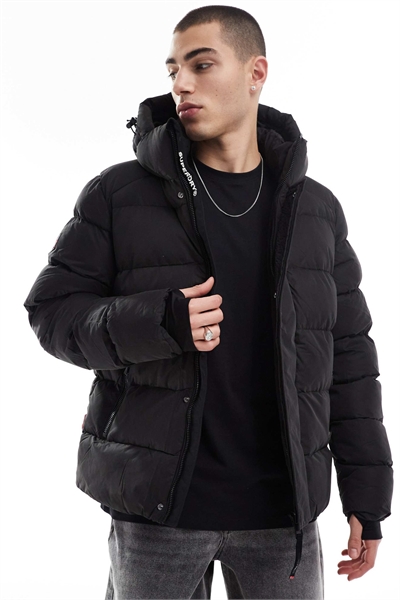 Спортивная куртка-пуховик с капюшоном из микрофибры, черного цвета артикул 140633392