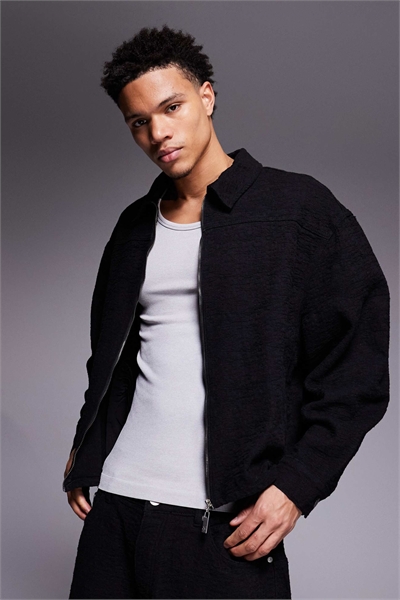 Комплект из джинсовой куртки Харрингтон с текстурированной поверхностью и брюк черного цвета артикул 153149893