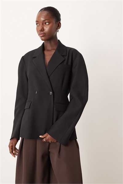 Фигурный блейзер черного цвета артикул 151999817