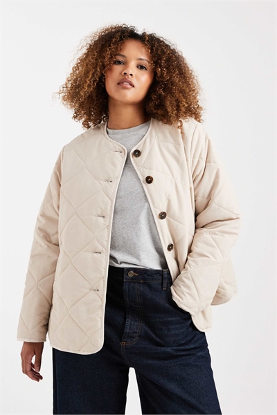 Куртка New Look Curve с мягкой стеганой поверхностью, цвет «камень» артикул 155323009