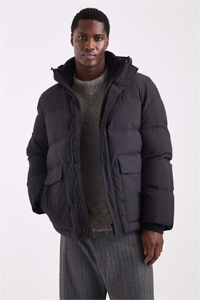 Нейлоновая пуховая куртка черного цвета артикул 147380410