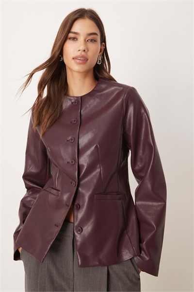 Фигурный блейзер из полиуретана бордового цвета артикул 151999836