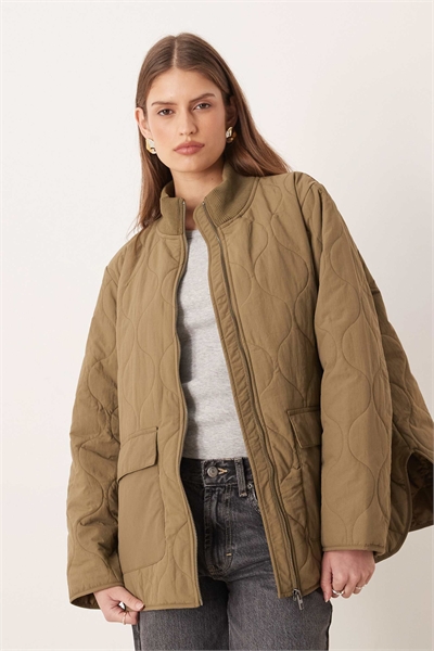 Оверсайз-куртка с стеганым узором светло-хаки артикул 152931580