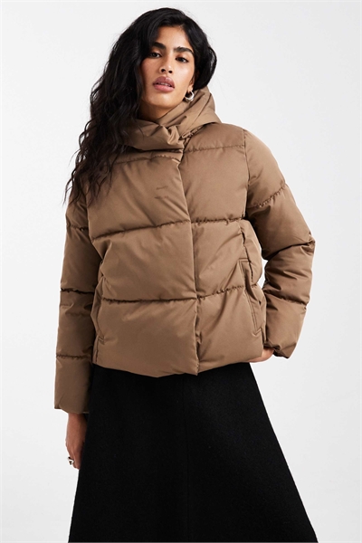 Укороченная пуховая куртка со скрытой молнией, цвет кубический коричневый артикул 150666008