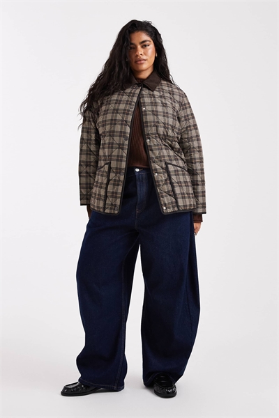 Куртка New Look Curve с стеганым узором в клетку, коричневого цвета артикул 152230046