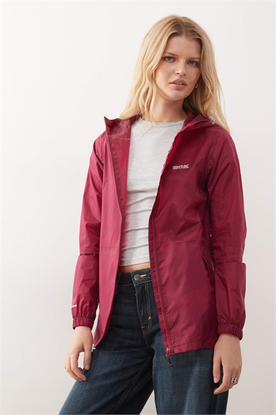 Женская куртка Pack It Jacket III розового цвета артикул 152441600